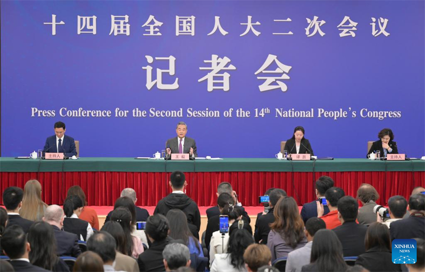 Chanceler da China se reúne com imprensa sobre política externa e relações exteriores