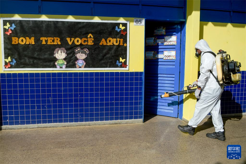 Brasil recorre a inseticida para combater a dengue