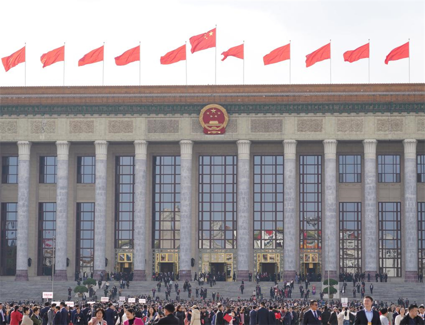 Legislatura nacional da China realiza reunião de encerramento da sessão anual