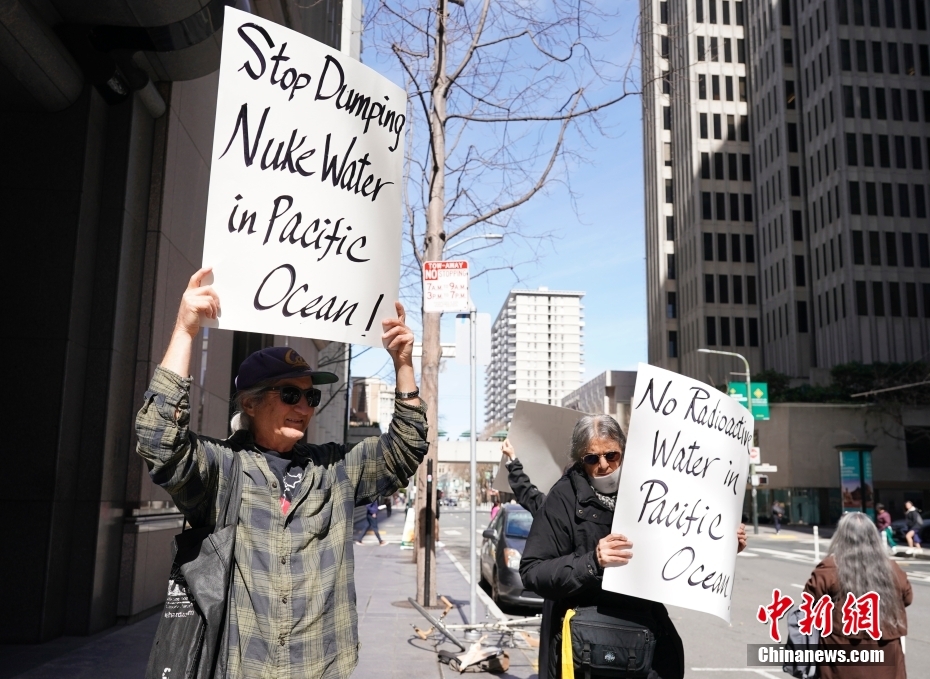 EUA: manifestantes protestam em São Francisco contra a descarga de água contaminada por material nuclear de Fukushima