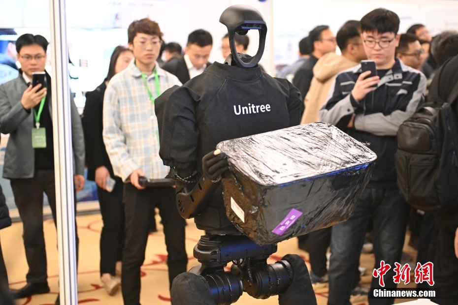 Competição de robôs humanóides tem início em Beijing