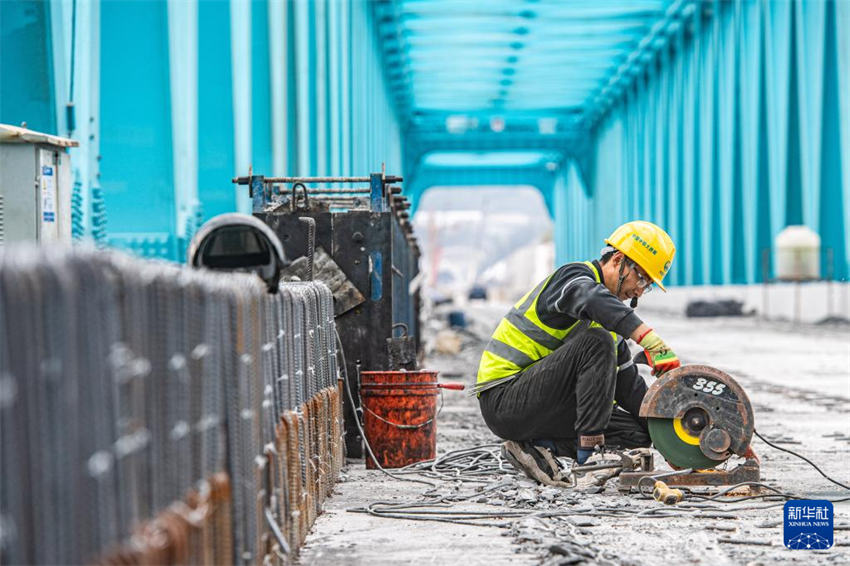 Construção da grande ponte Wujiang entra na fase final em Chongqing, sudoeste da China