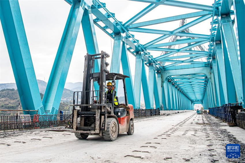 Construção da grande ponte Wujiang entra na fase final em Chongqing, sudoeste da China