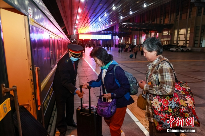 Primeiro trem turístico transfronteiriço de Beijing para Laos é lançado em 2024