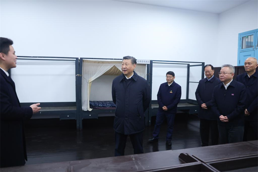 Xi Jinping enfatiza orientação à dedicação dos alunos a servirem ao país como objetivo da administração das escolas