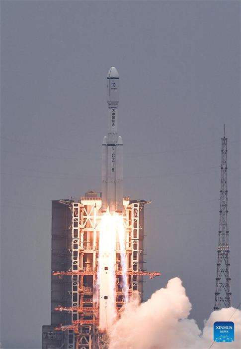 China lança novo satélite de retransmissão para comunicações Terra-Lua