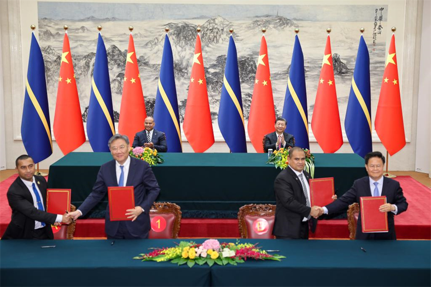 Presidentes chinês e nauruano realizam conversas