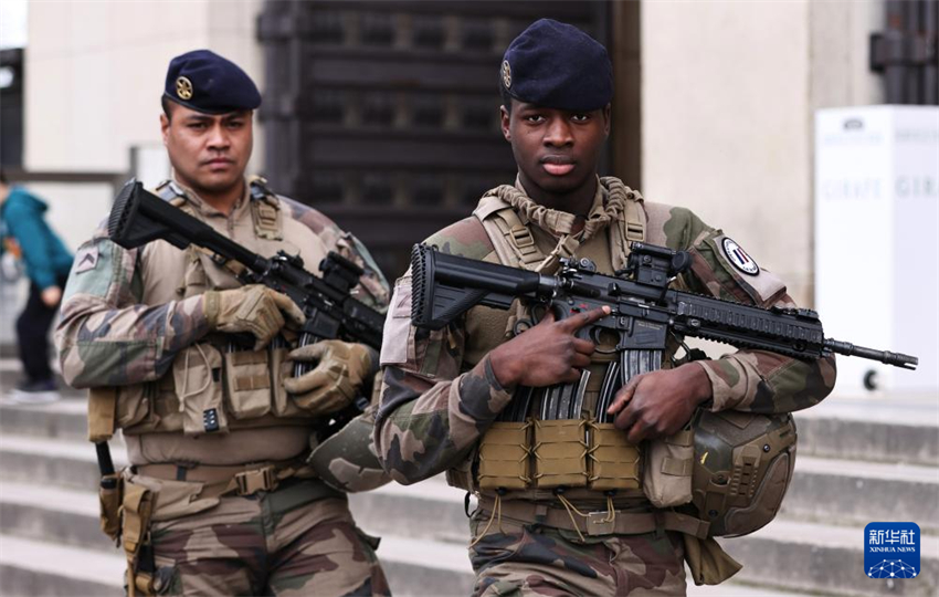 França eleva alerta de terrorismo ao nível máximo
