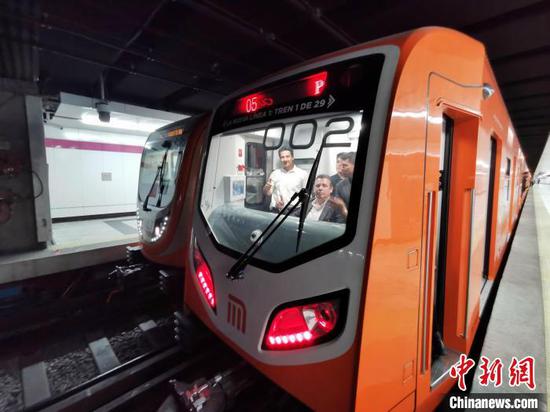 Metros fabricados en China entran en servicio en México