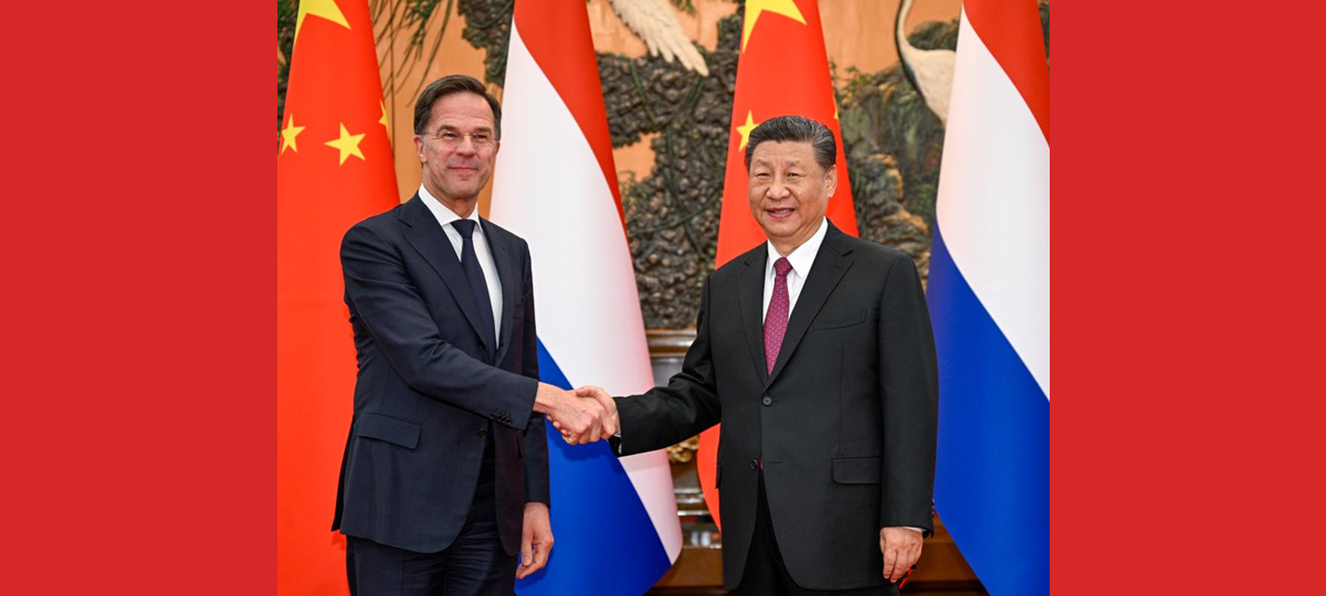 Xi Jinping reúne-se com primeiro-ministro holandês em Beijing