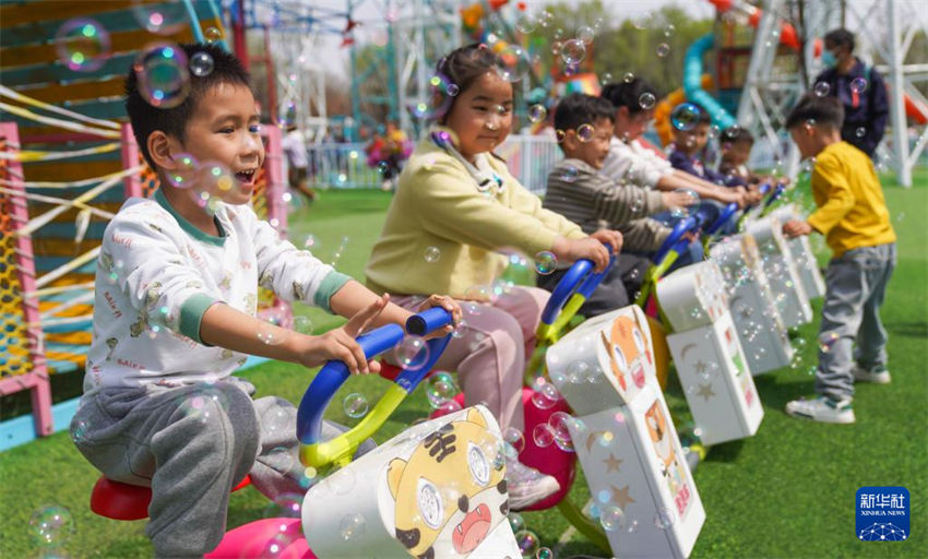 Chineses aproveitam período de lazer durante Festival Qingming