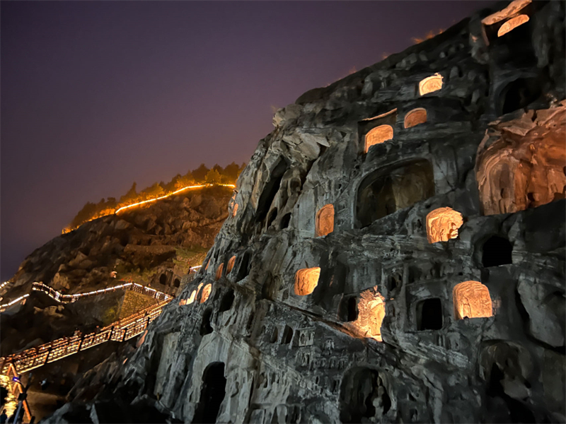 Grutas de Longmen: pico da arte em escultura em pedra na China