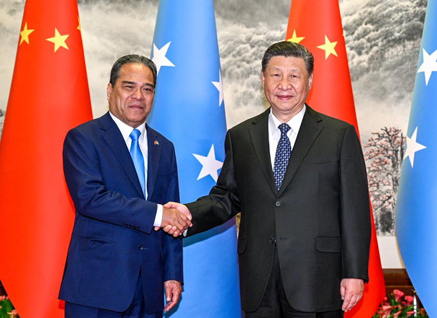 Xi Jinping mantém conversa com presidente da Micronésia