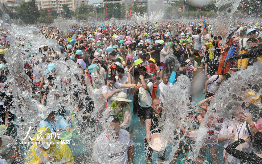 Galeria: Festival de Aspersão de Água em Yunnan