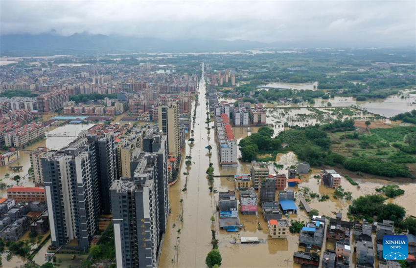Grandes inundações atingem Guangdong, no sul da China