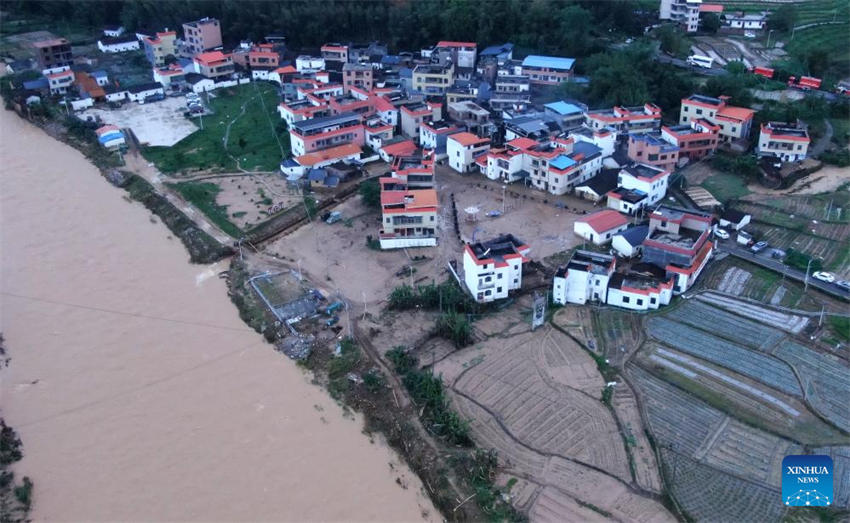 Grandes inundações atingem Guangdong, no sul da China