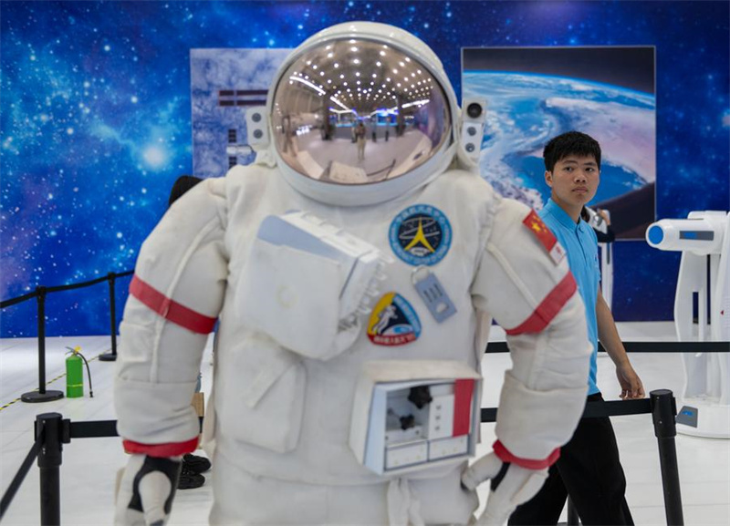 Exposição realizada em Wuhan, centro da China, comemora Dia do Espaço da China