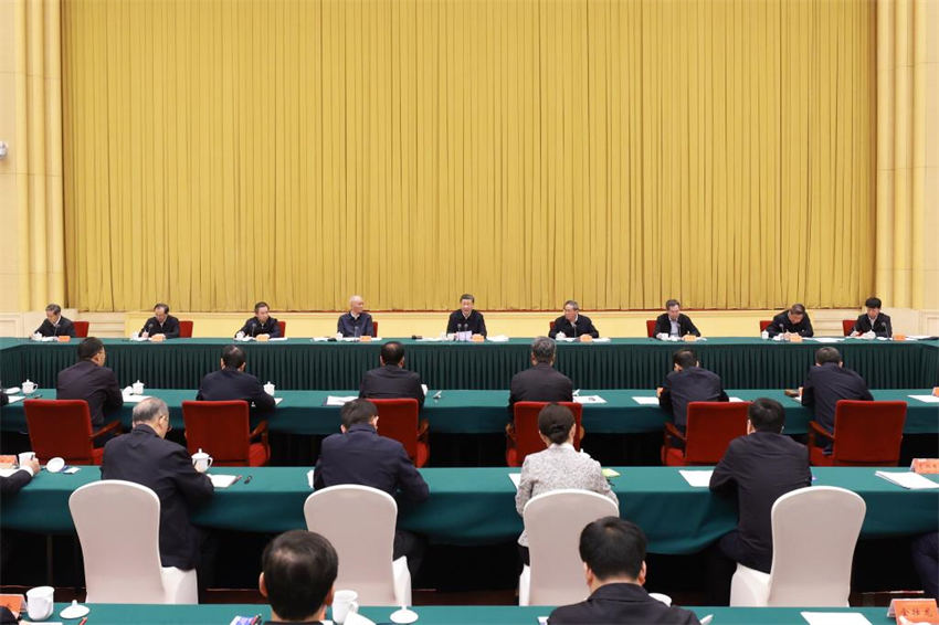 Xi Jinping preside simpósio sobre como impulsionar desenvolvimento da região oeste da China na nova era
