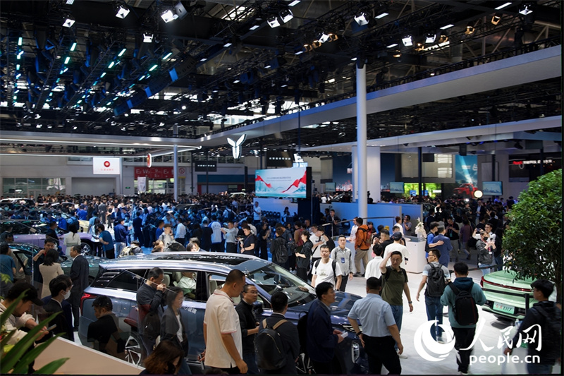 Beijing Auto Show abre com 117 veículos fazendo sua estreia global