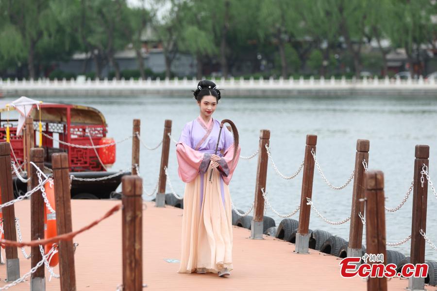 Show temático mostra trajes desenterrados de sítios arqueológicos em Beijing