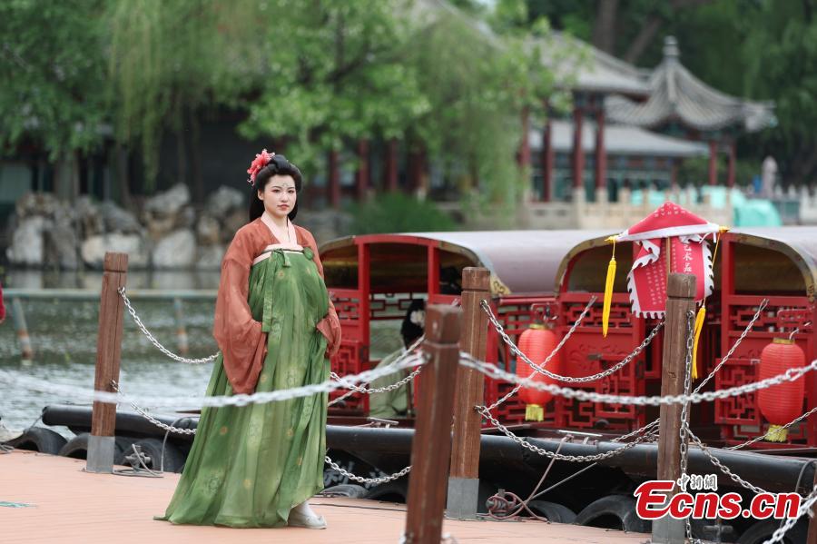 Show temático mostra trajes desenterrados de sítios arqueológicos em Beijing