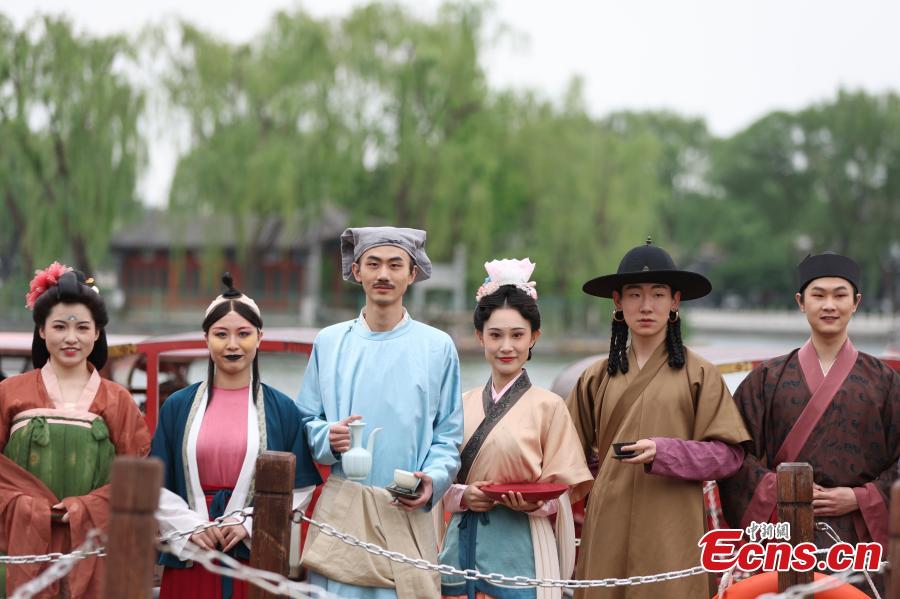 Show temático mostra trajes desenterrados de sítios arqueológicos em Beijing