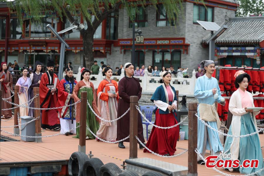 Show temático mostra trajes desenterrados de sítios arqueológicos em Beijing