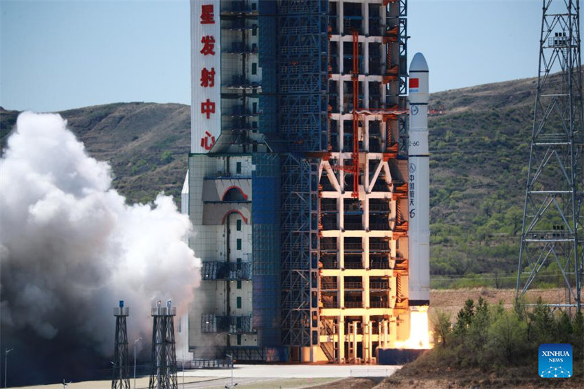 Foguete Longa Marcha-6C da China faz voo inaugural