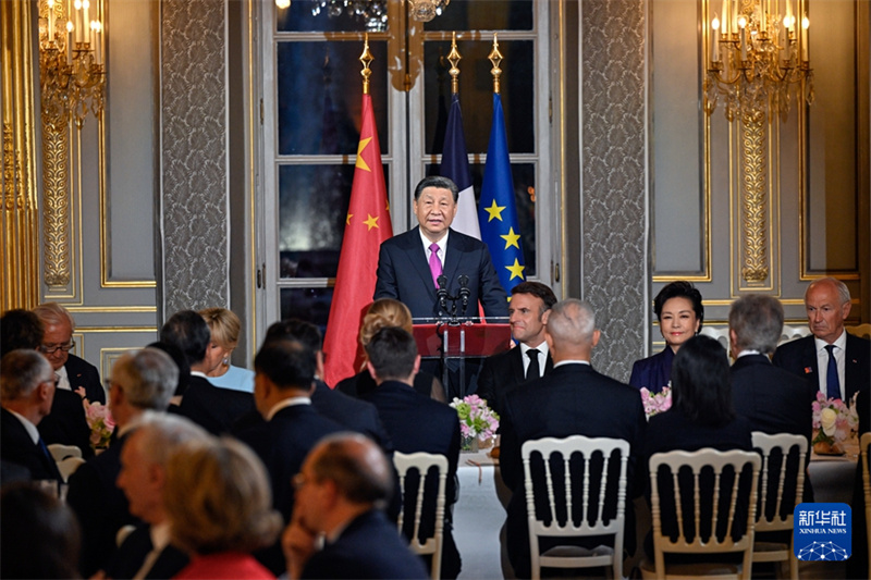 Xi Jinping participa em banquete de boas-vindas oferecido por Macron