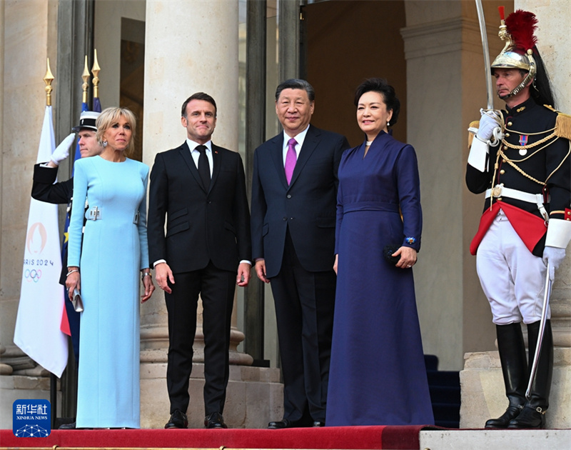 Xi Jinping participa em banquete de boas-vindas oferecido por Macron