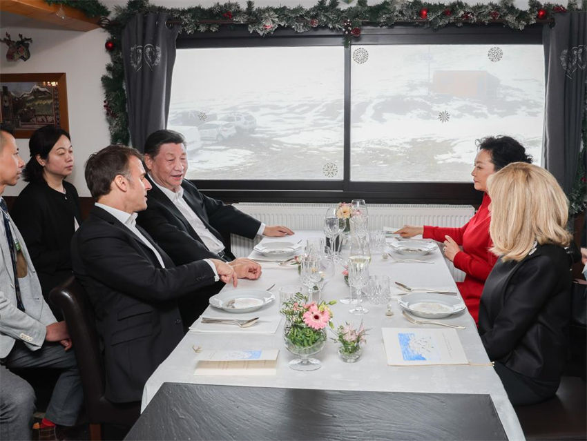 Xi Jinping chega a Tarbes para continuar a visita de Estado à França