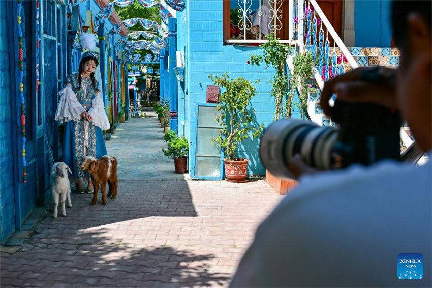 Xinjiang atrai turistas durante o verão