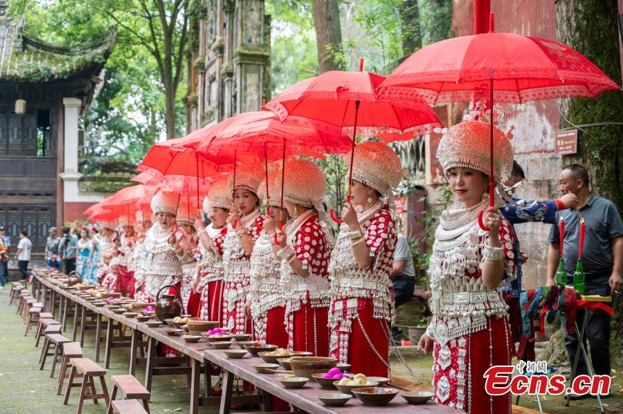 Festival folclórico Siyueba é celebrado em Guizhou