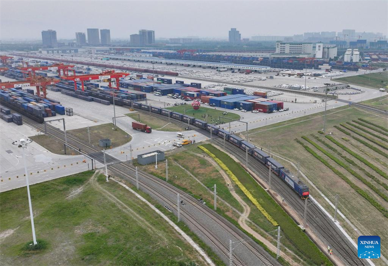 Viagens de trens de carga China-Europa ultrapassam 90 mil