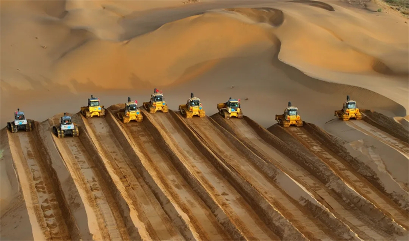 Centenas de escavadoras transformam deserto de Kubuqi