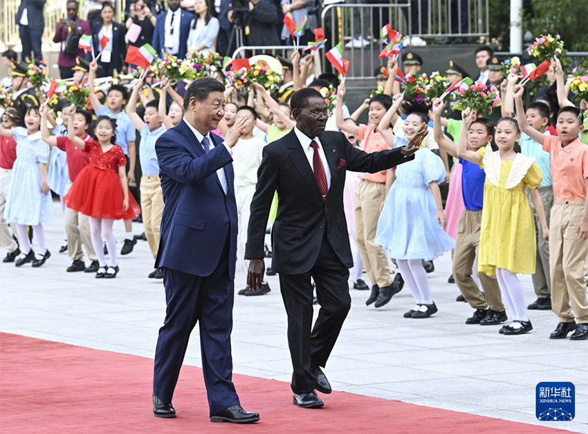 Presidentes da China e da Guiné Equatorial conversam e elevam laços