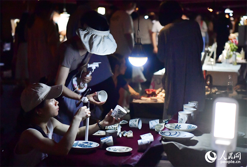 Jingdezhen: mercado de arte criativa repleto de vitalidade na capital da porcelana