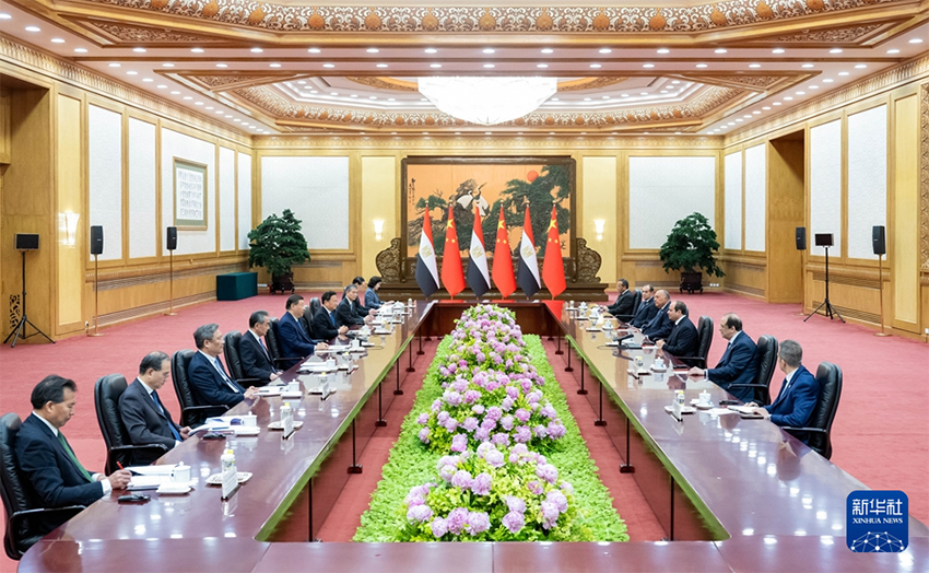 Xi Jinping mantém conversas com presidente egípcio