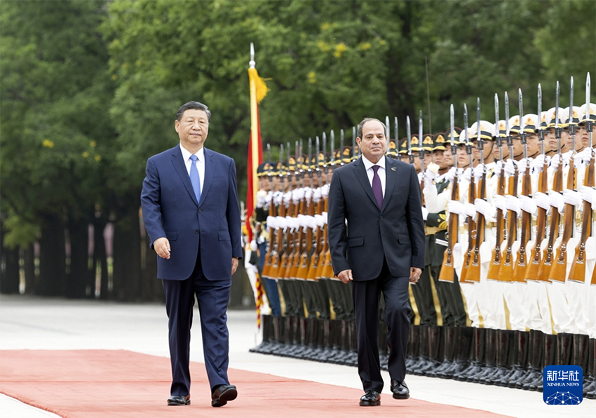 Xi Jinping mantém conversas com presidente egípcio