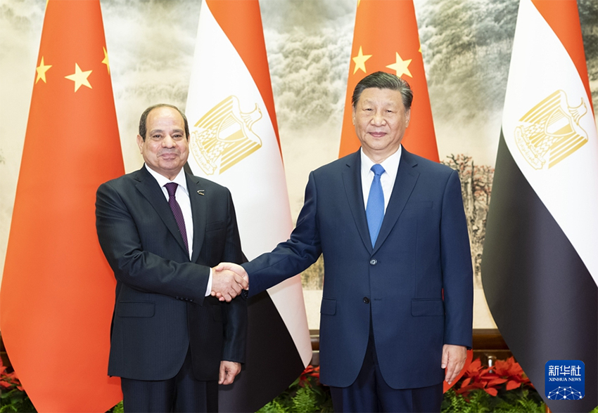 Xi Jinping mantém conversas com presidente egípcio