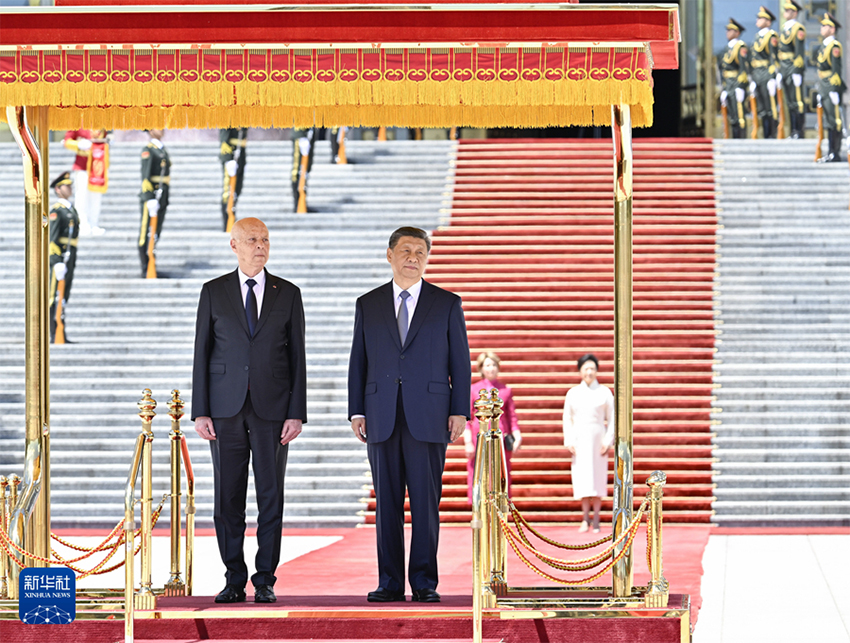 Xi Jinping conversa com presidente da Tunísia