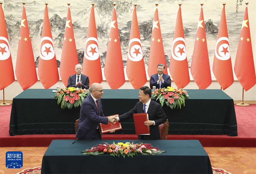 Xi Jinping conversa com presidente da Tunísia