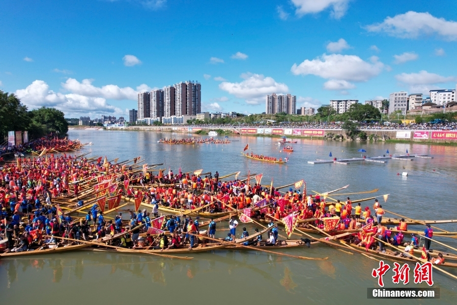 Hunan: corrida de barcos do dragão bate recorde do Guinness World Records