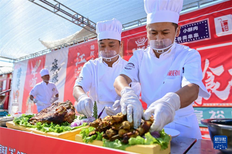 Xinjiang realiza primeiro concurso de culinária de carneiro Bashbay