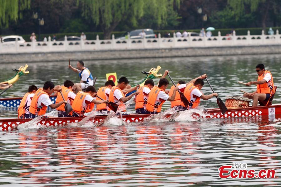 Beijing celebra Festival do Barco-Dragão com corrida no lago Shichahai