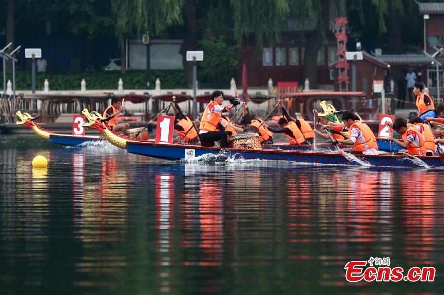 Beijing celebra Festival do Barco-Dragão com corrida no lago Shichahai