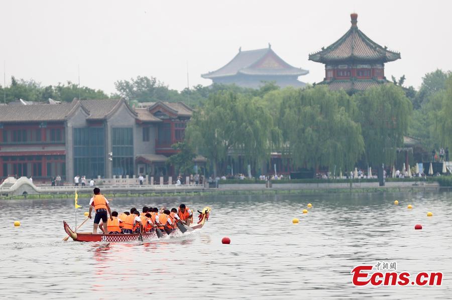 Beijing celebra Festival do Barco-Dragão com corrida no lago Shichahai