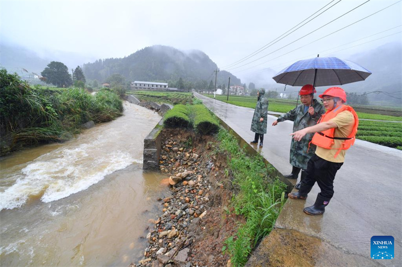 Chuvas torrenciais provocam evacuações em Fujian, leste da China