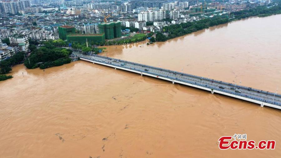 Cidade chinesa de Guilin combate inundações mais graves da cidade desde 1998