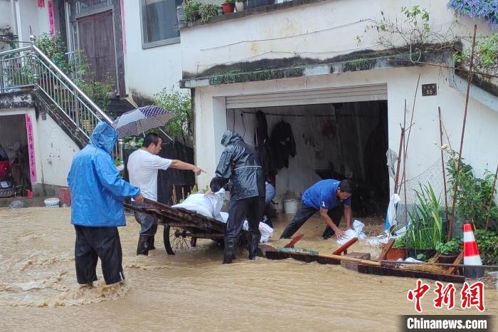 Chuvas torrenciais atingem várias regiões na província de Anhui